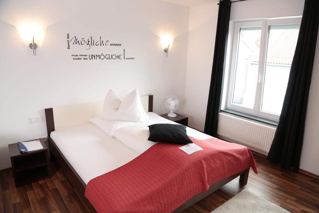 Hotel Am Marktplatz Gangkofen Oda fotoğraf